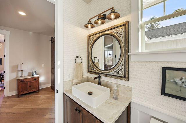 80 Placer Hill Drive, Jacksonville, OR 97530