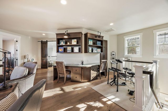 80 Placer Hill Drive, Jacksonville, OR 97530