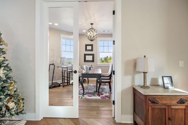 80 Placer Hill Drive, Jacksonville, OR 97530