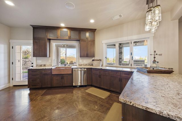 80 Placer Hill Drive, Jacksonville, OR 97530