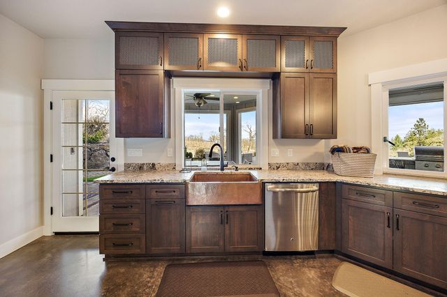 80 Placer Hill Drive, Jacksonville, OR 97530