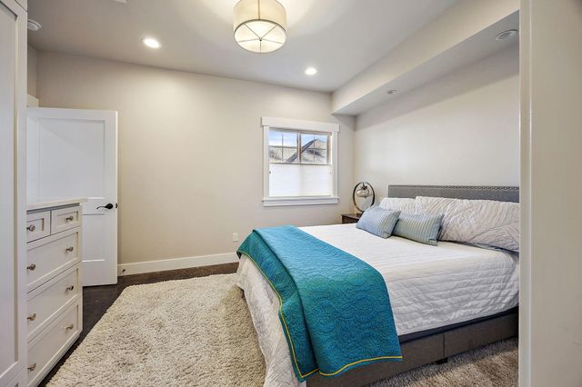 80 Placer Hill Drive, Jacksonville, OR 97530