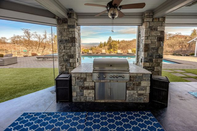 80 Placer Hill Drive, Jacksonville, OR 97530