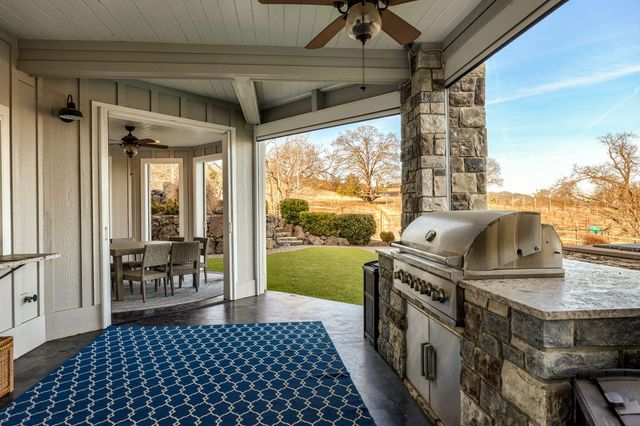 80 Placer Hill Drive, Jacksonville, OR 97530