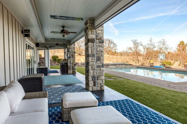 80 Placer Hill Drive, Jacksonville, OR 97530