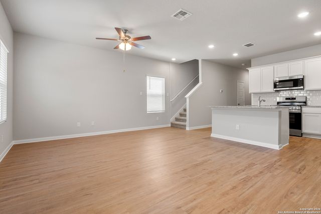 3925 Abbott Pass Unit 101, St Hedwig, TX 78152