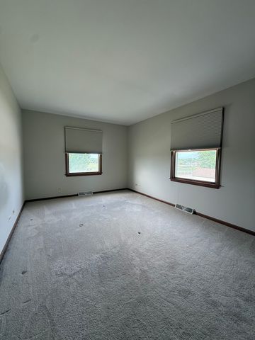 153 Spuhler Drive 153, Batavia, IL 60510
