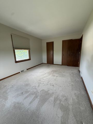 153 Spuhler Drive 153, Batavia, IL 60510