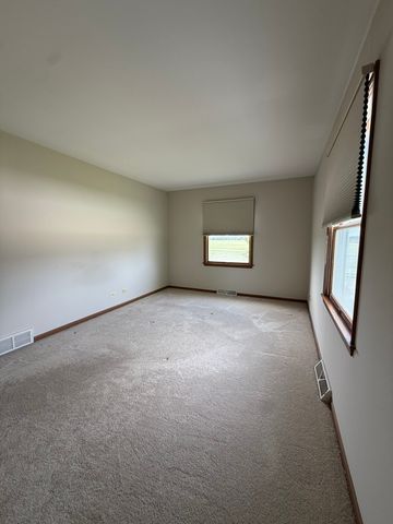 153 Spuhler Drive 153, Batavia, IL 60510