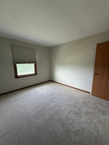 153 Spuhler Drive 153, Batavia, IL 60510