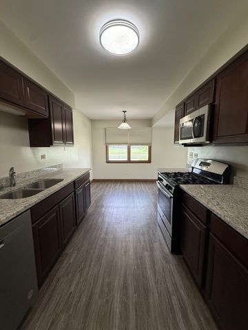 153 Spuhler Drive 153, Batavia, IL 60510
