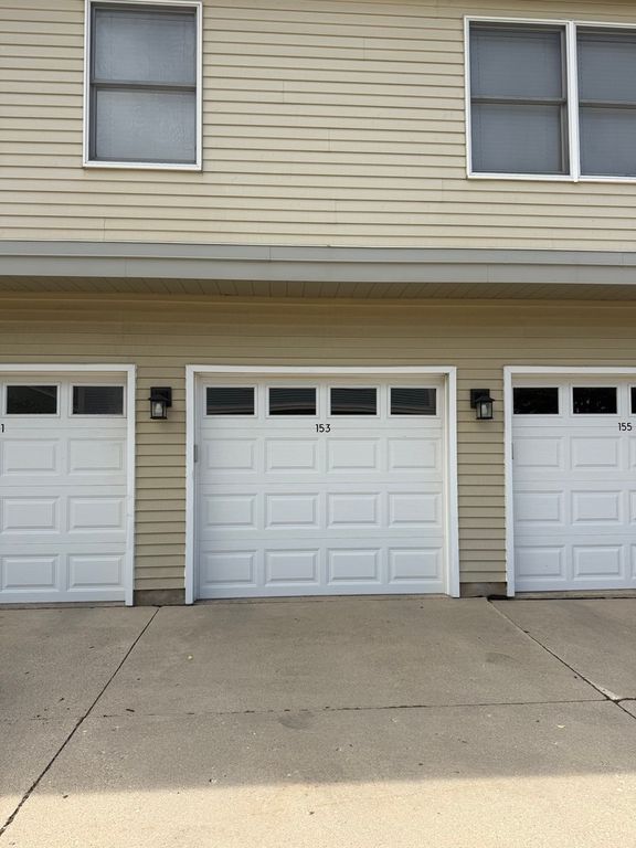 153 Spuhler Drive 153, Batavia, IL 60510
