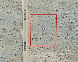 4 220th St E, Palmdale, CA 93591