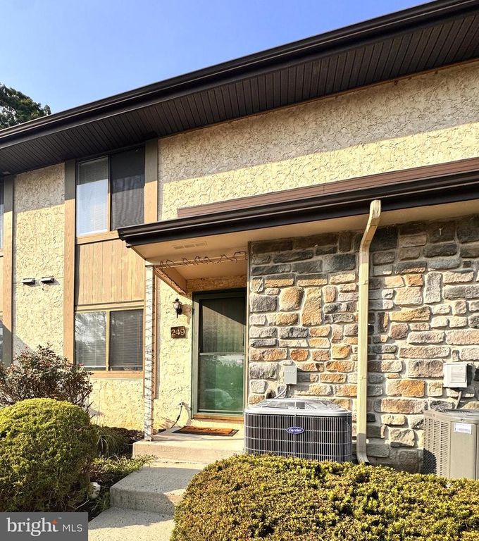 249 HAMPSHIRE DR, Plainsboro, NJ 08536