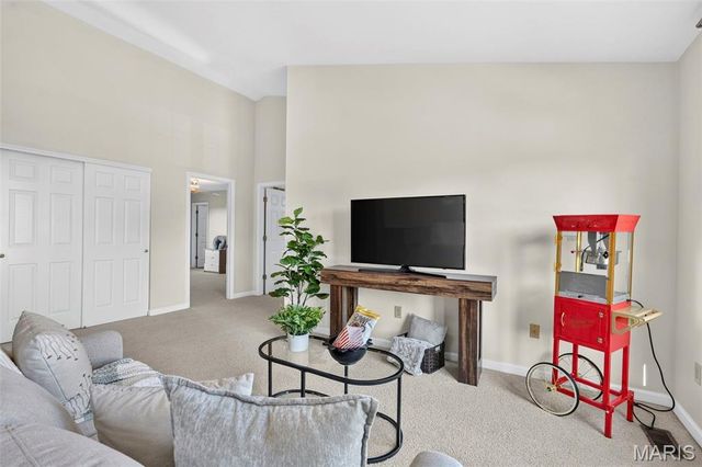 1045 Hawkins Bend Drive, Fenton, MO 63026