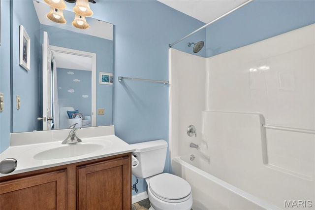1045 Hawkins Bend Drive, Fenton, MO 63026