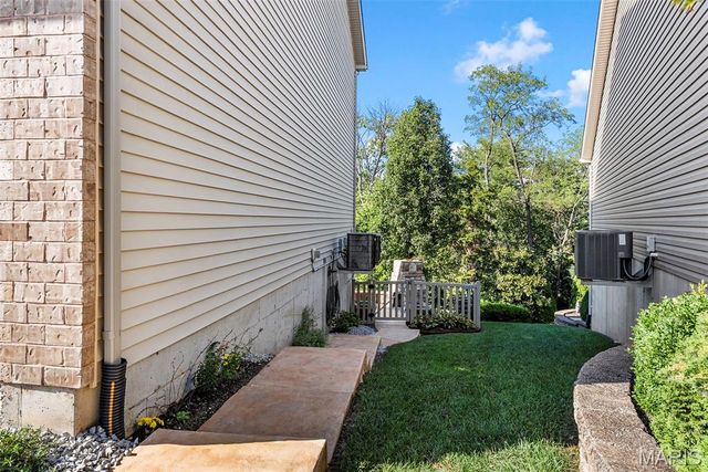 1045 Hawkins Bend Drive, Fenton, MO 63026