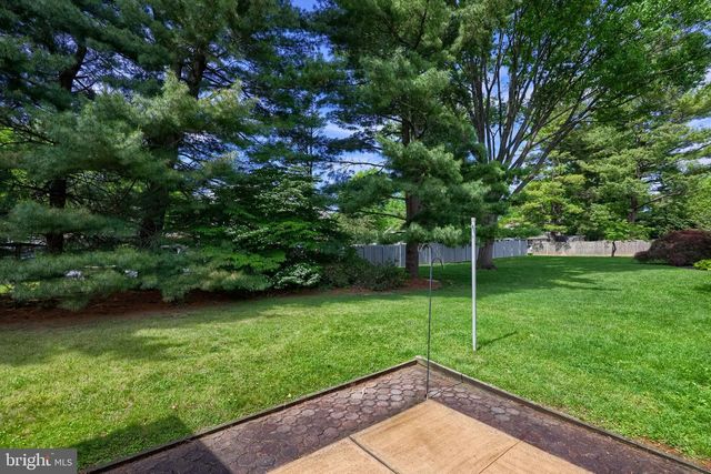 1816 BEVERLY DR, Lancaster, PA 17601