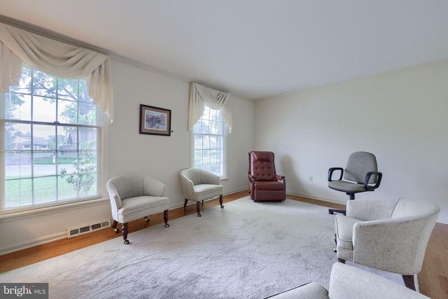 1816 BEVERLY DR, Lancaster, PA 17601