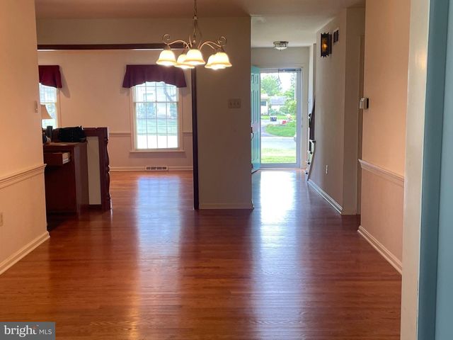 1816 BEVERLY DR, Lancaster, PA 17601