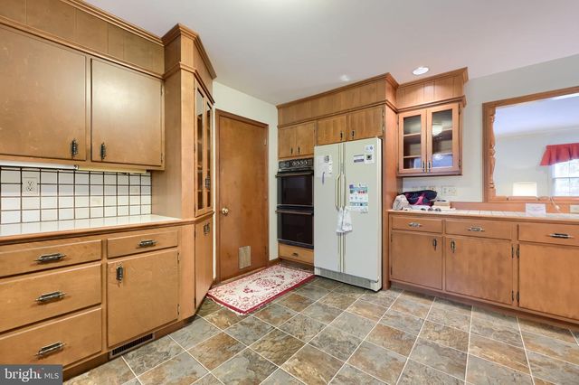 1816 BEVERLY DR, Lancaster, PA 17601
