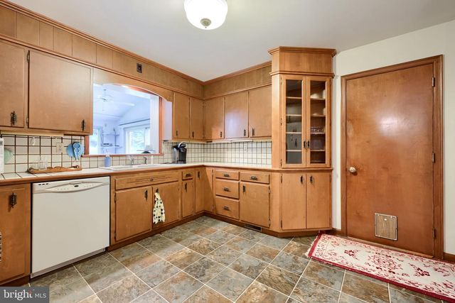 1816 BEVERLY DR, Lancaster, PA 17601