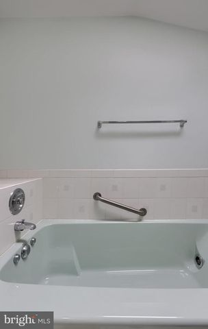 1816 BEVERLY DR, Lancaster, PA 17601