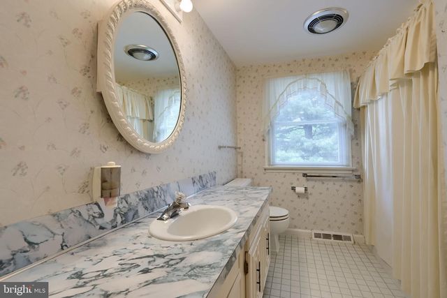 1816 BEVERLY DR, Lancaster, PA 17601