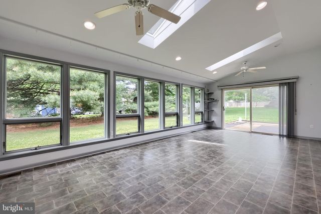 1816 BEVERLY DR, Lancaster, PA 17601