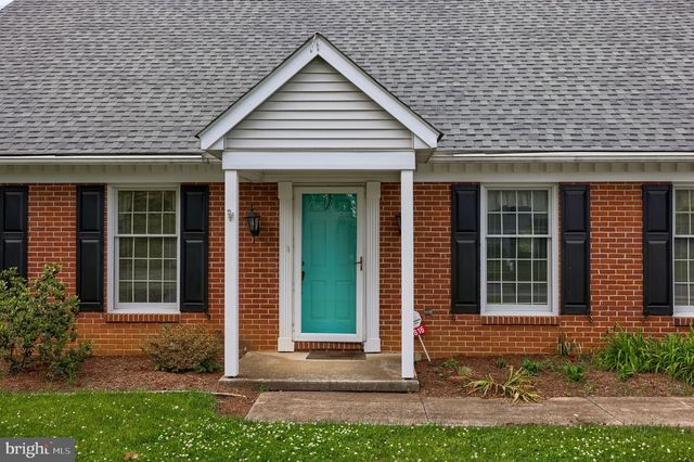 1816 BEVERLY DR, Lancaster, PA 17601