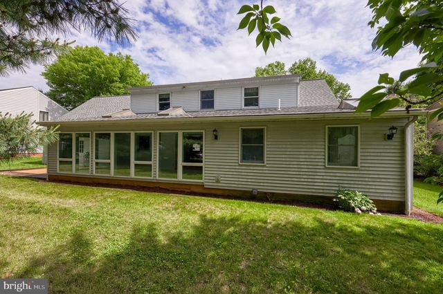 1816 BEVERLY DR, Lancaster, PA 17601