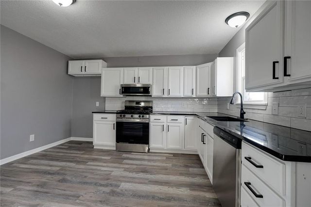 16200 Terry Avenue, Belton, MO 64012