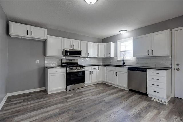 16200 Terry Avenue, Belton, MO 64012