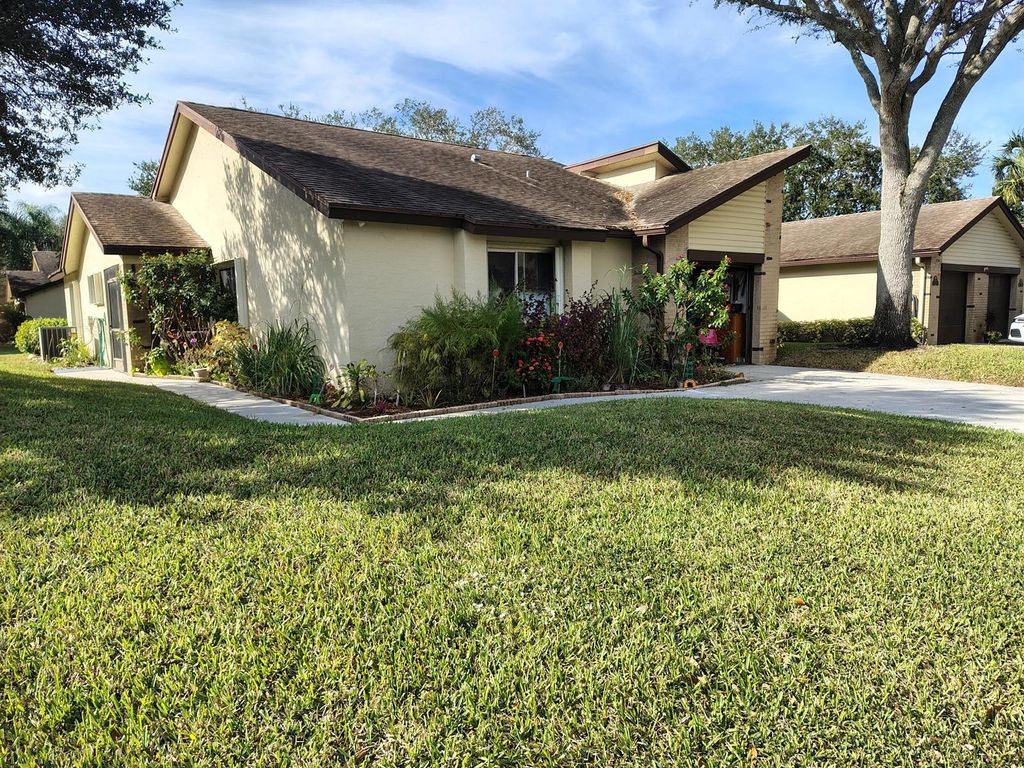 125 Ramblewood Circle, Royal Palm Beach, FL 33411