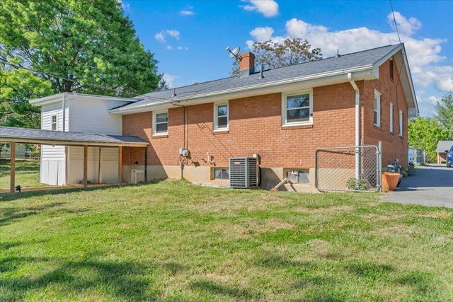 4760 PEACH TREE DR, Roanoke, VA 24017