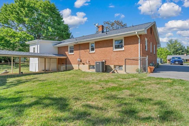 4760 PEACH TREE DR, Roanoke, VA 24017
