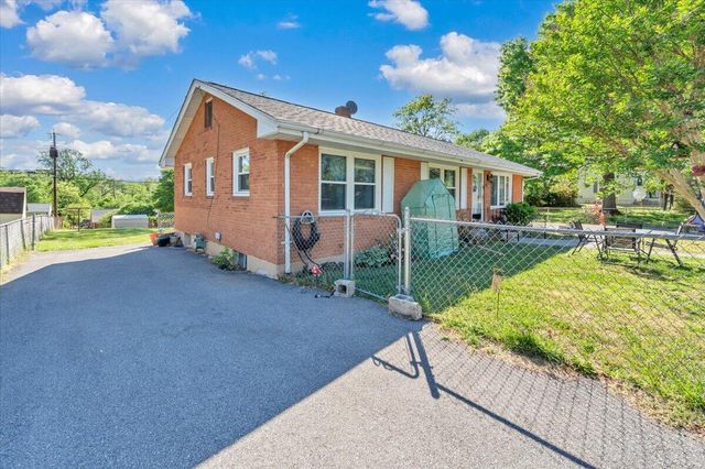 4760 PEACH TREE DR, Roanoke, VA 24017