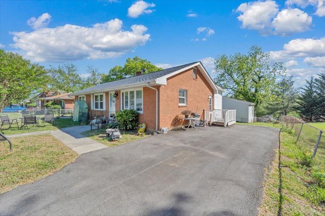 4760 PEACH TREE DR, Roanoke, VA 24017