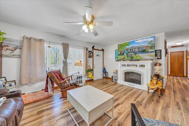 4760 PEACH TREE DR, Roanoke, VA 24017