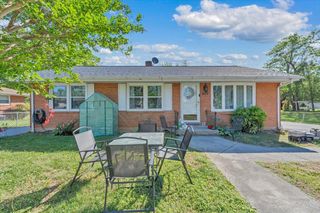 4760 PEACH TREE DR, Roanoke, VA 24017