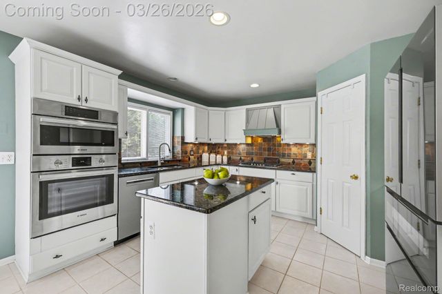 47626 Woodberry Estates Drive, Macomb Township, MI 48044