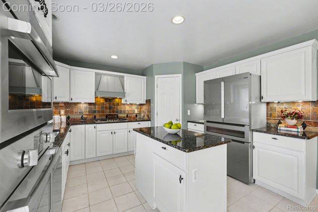 47626 Woodberry Estates Drive, Macomb Township, MI 48044