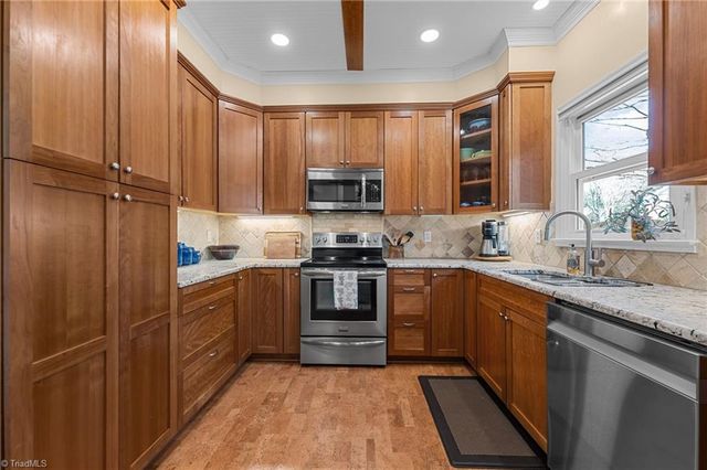 6 Brookglen Lane, Greensboro, NC 27410