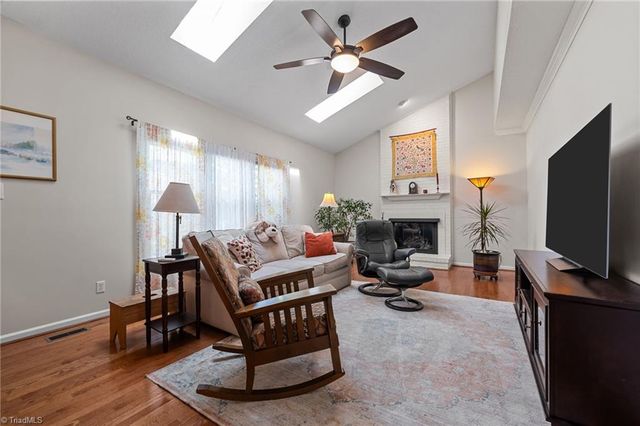 6 Brookglen Lane, Greensboro, NC 27410