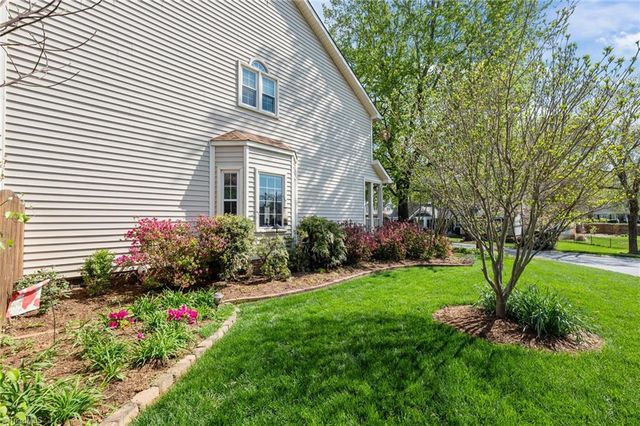 6 Brookglen Lane, Greensboro, NC 27410