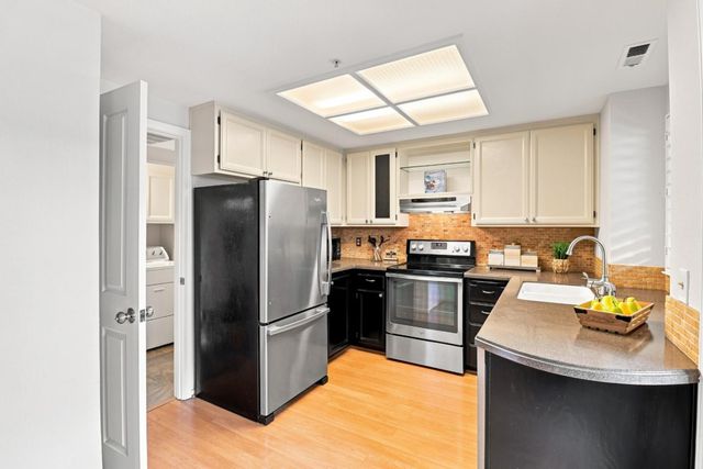 1122 Woodside Road 9, Redwood City, CA 94061