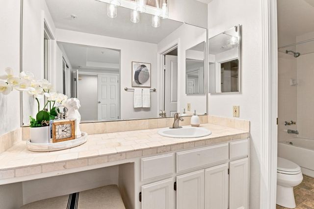 1122 Woodside Road 9, Redwood City, CA 94061