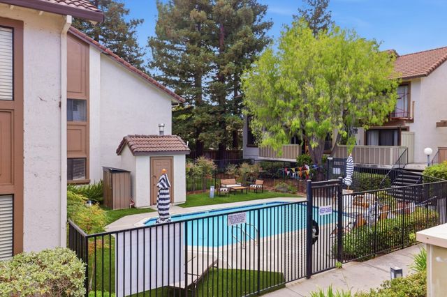 1122 Woodside Road 9, Redwood City, CA 94061