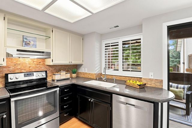 1122 Woodside Road 9, Redwood City, CA 94061