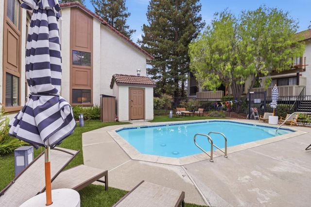 1122 Woodside Road 9, Redwood City, CA 94061